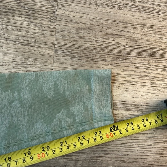 Gymshark Adapt Sage Green Camo Seamless Athletic Leggings - Picture 6 of 8